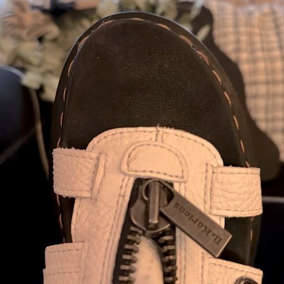 🌟 DOC MARTENS Women's Olson Sandal, Wm. Sz. 9. Gladiator Zipper Sandals⚡️ 🌻 - Picture 10 of 16